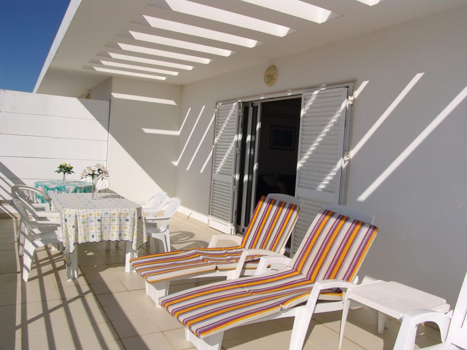 Spacious south facing balcony for 'al fresco' dining