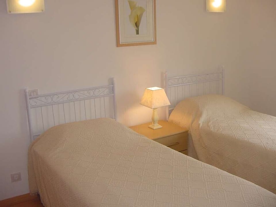 Twin bedroom