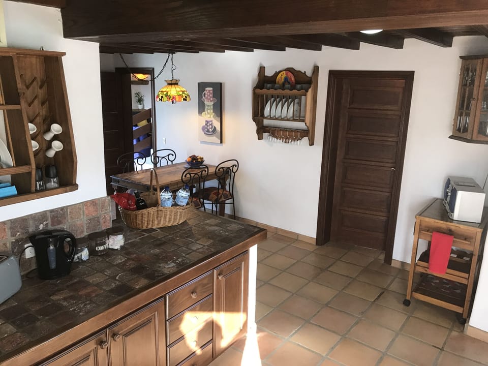Kitchen/dining room towards living room