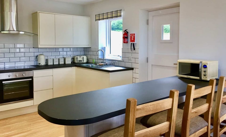 Blackdown Views Kitchen Breakfast Bar