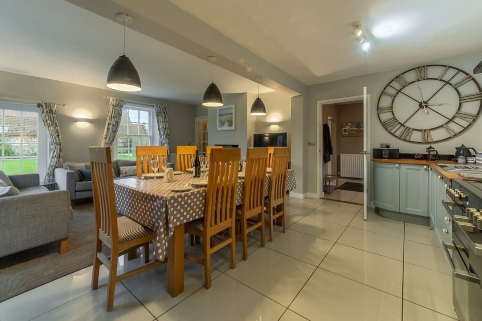 Ground floor: Dining area
