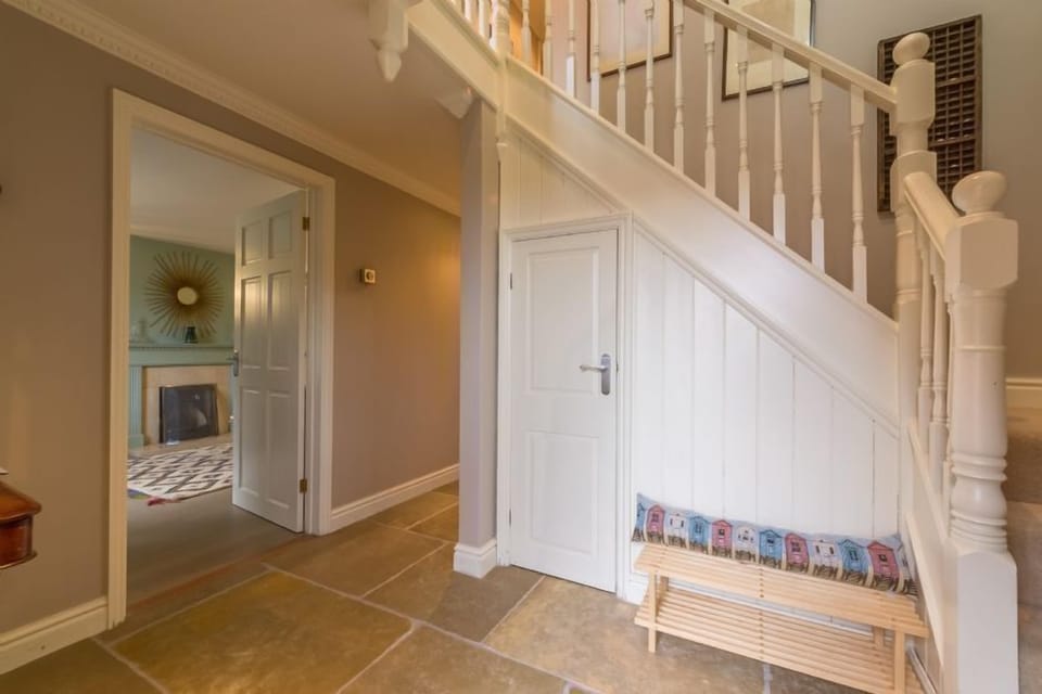 First floor: En-suite shower room in master bedroom