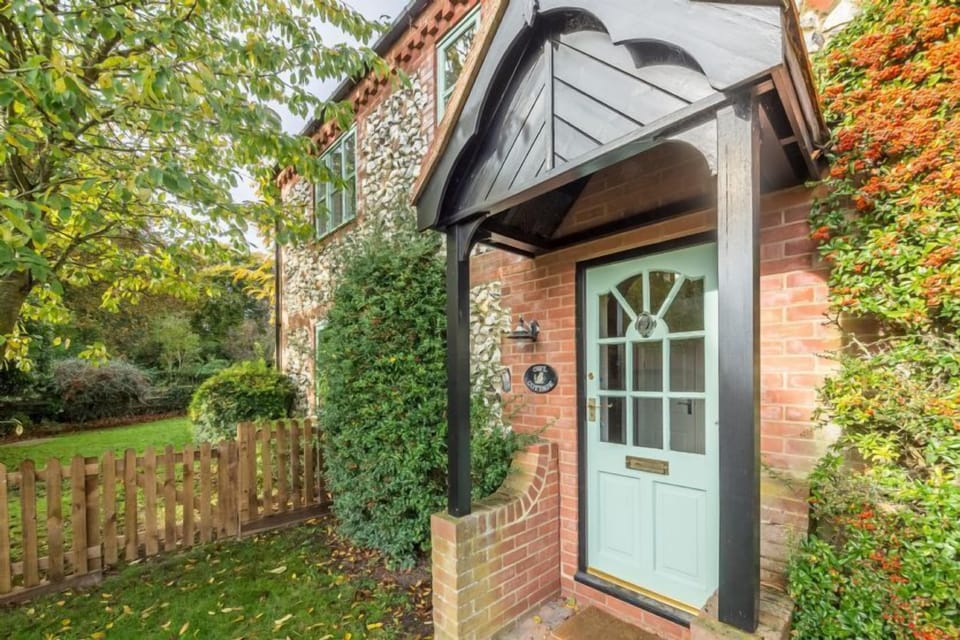 Welcome to Owl Cottage, Burnham Market