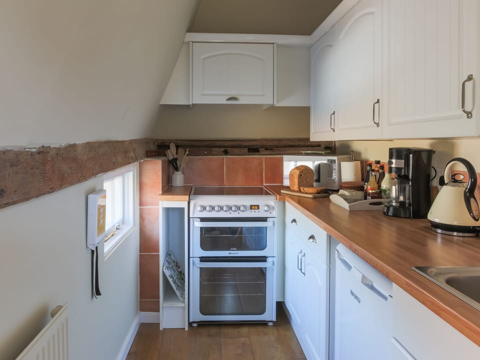 The well-equipped galley kitchen