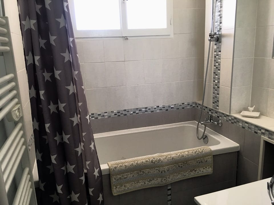 Main bathroom.