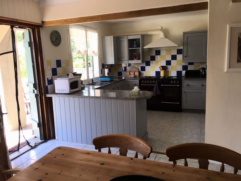 Open plan kitchen/dining room
