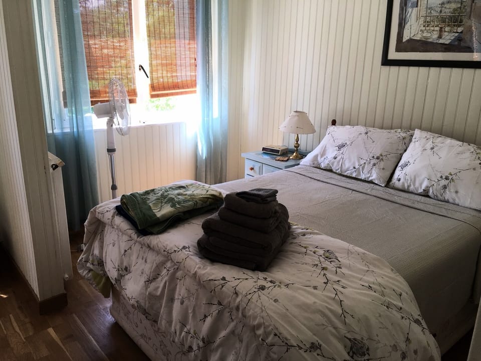 Bed 1.