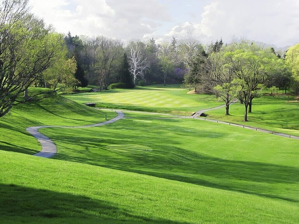 Golf 5 mins away