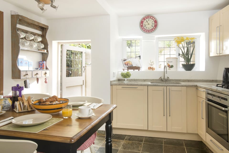 Dining kitchen