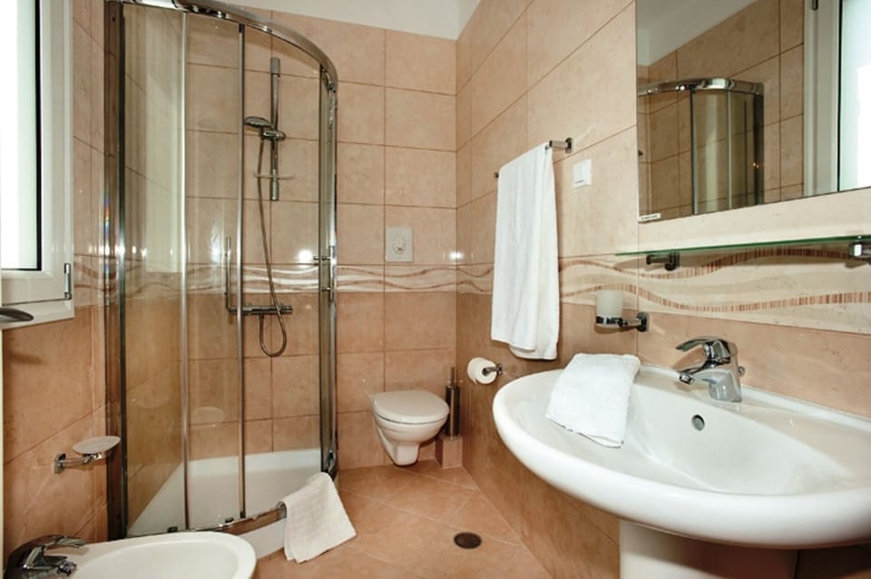 En-suite shower
