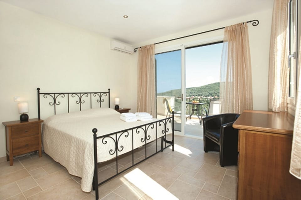 Bedroom layout