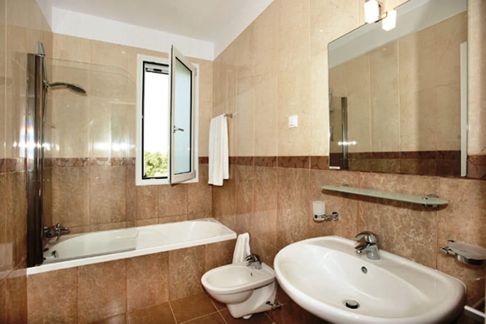 En-suite bathroom