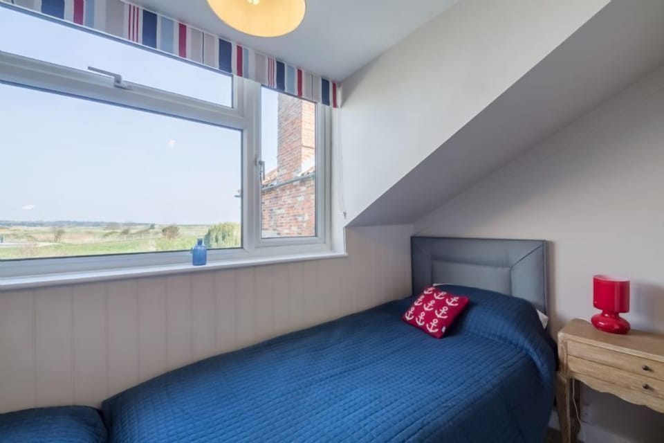 First floor: Twin bedroom with lovely views