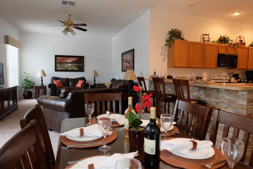 Breakfast Nook and Breakfast Bar.