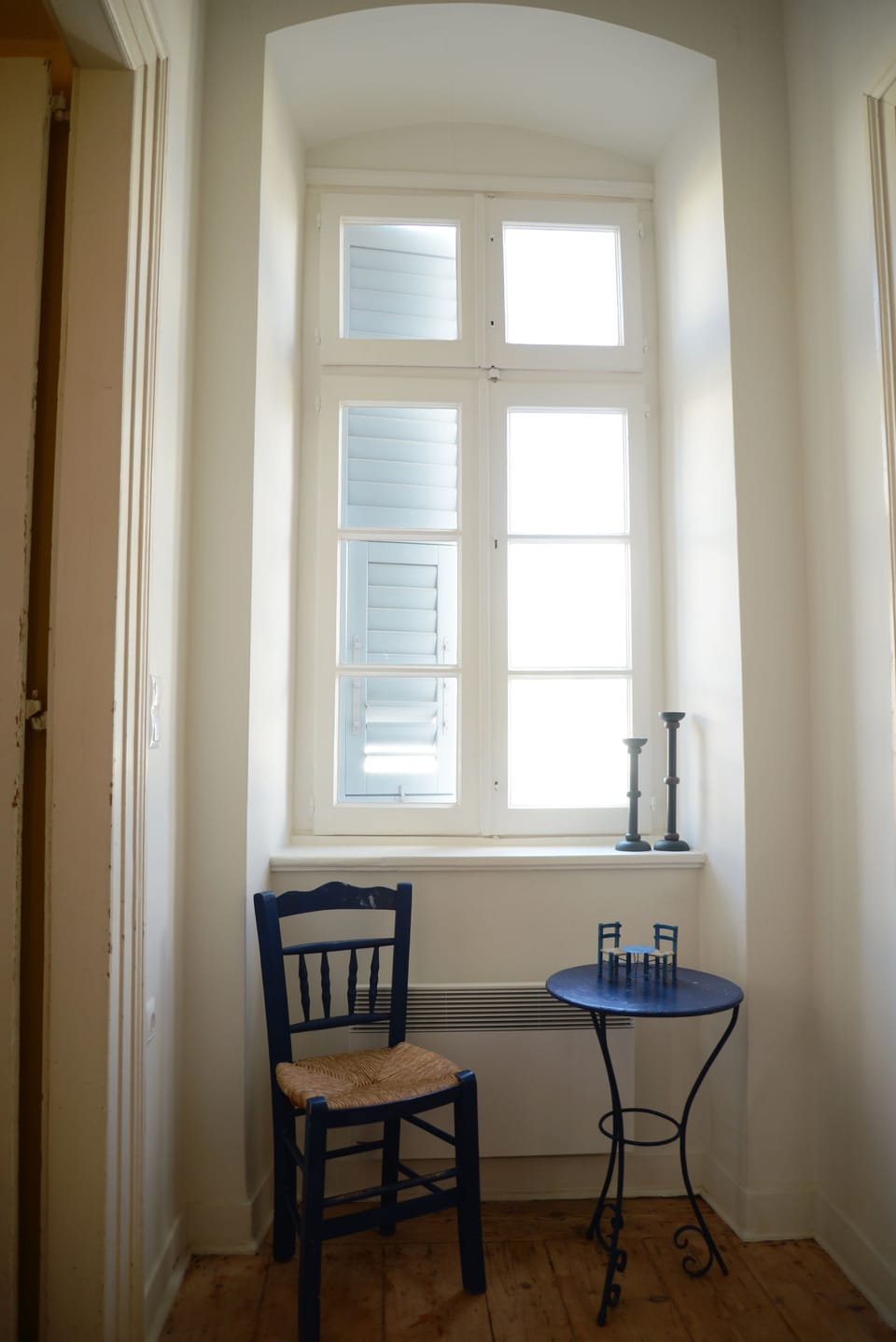 hallway before entering the kitchen