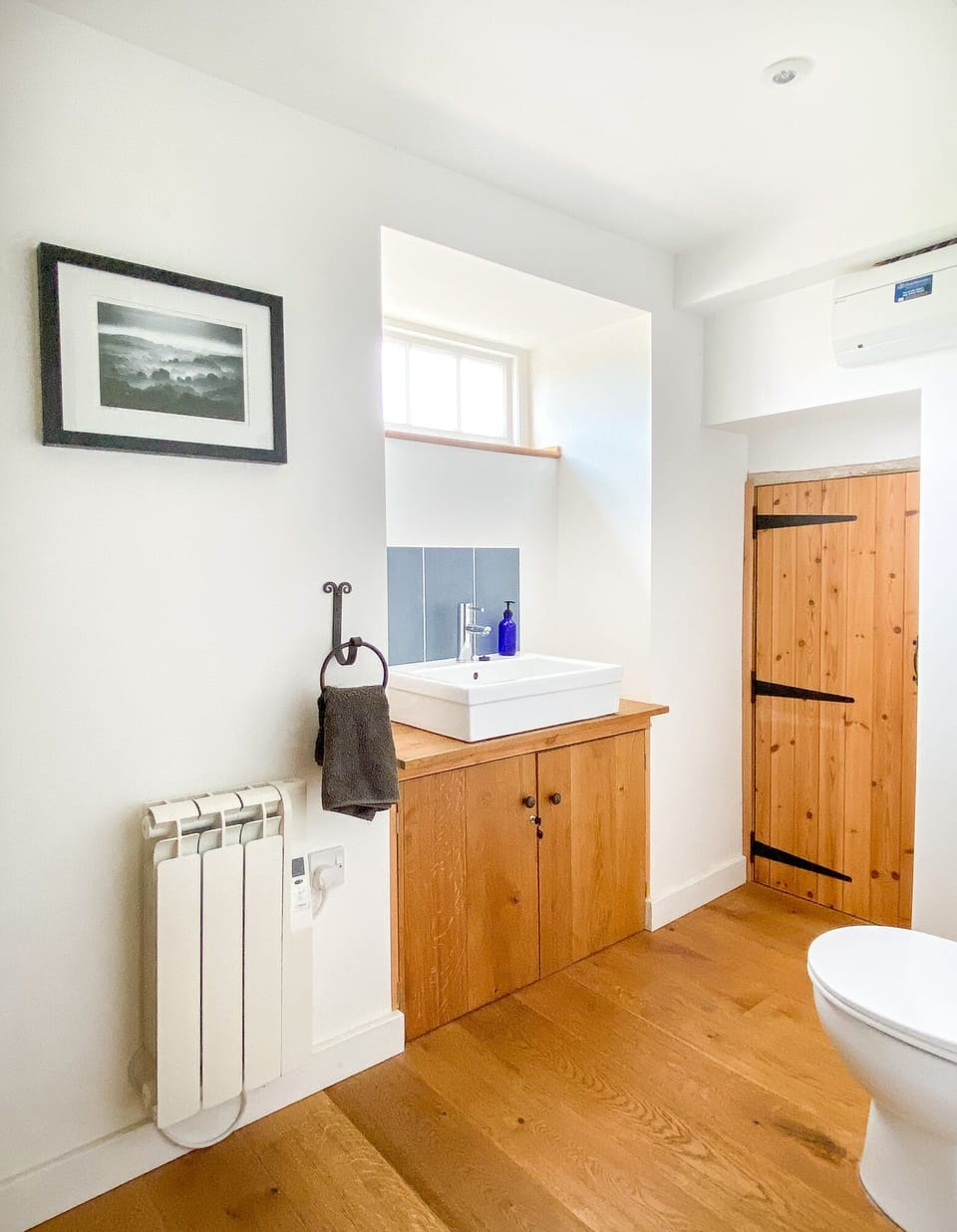 Downstairs loo and door to washing machine.