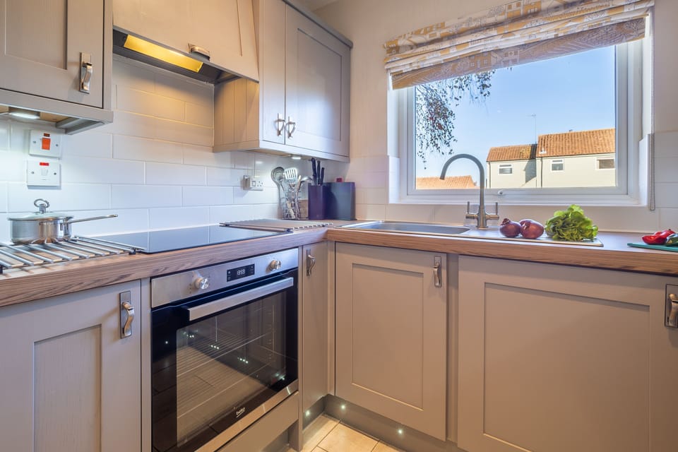 Ground floor: Integrated electric oven