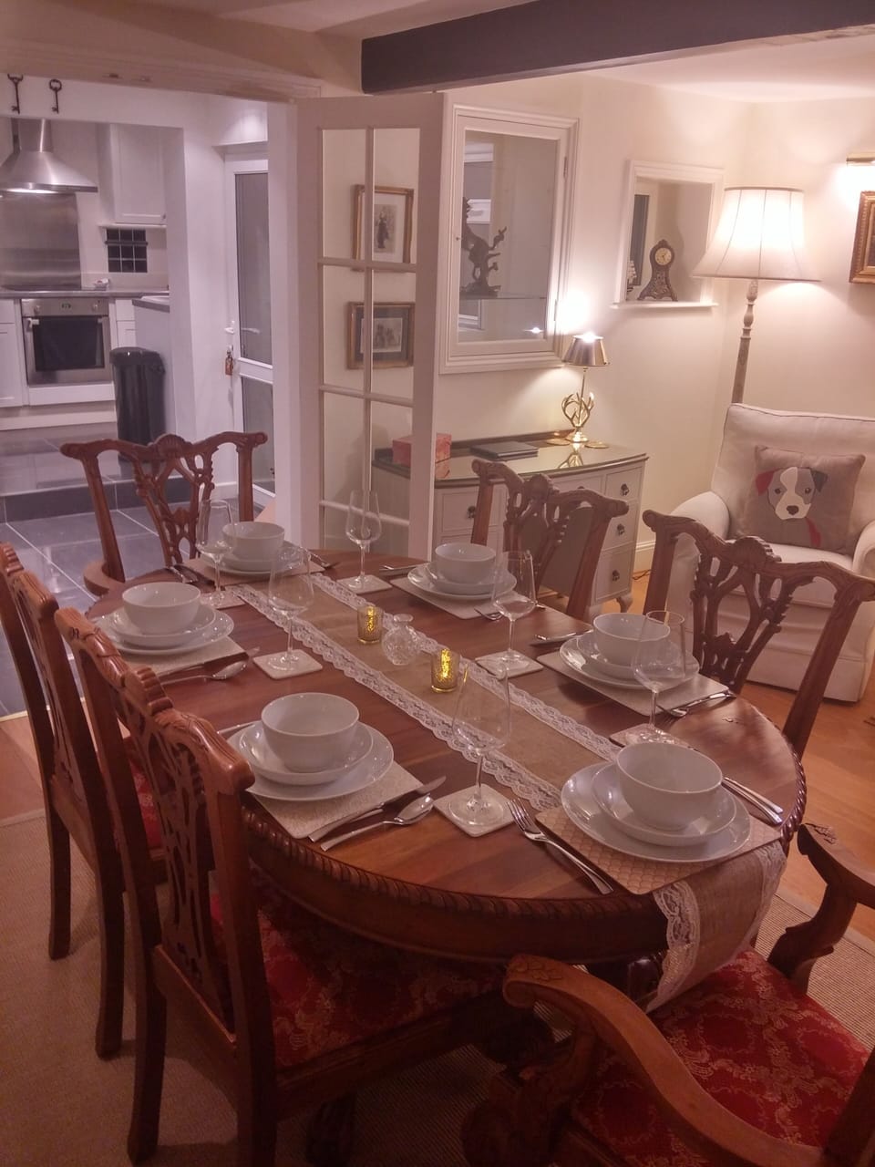 Dining Area & Reading Corner