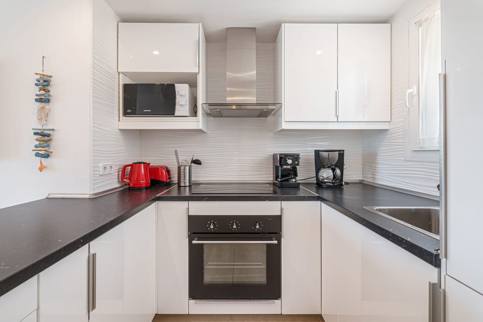Kitchen with oven, microwave, coffe machine, toatster ...