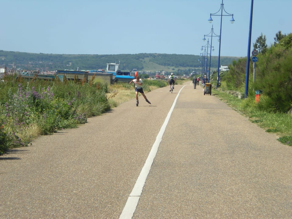 The seafront is divided so everyone can enjoy walking, cycling and skating!