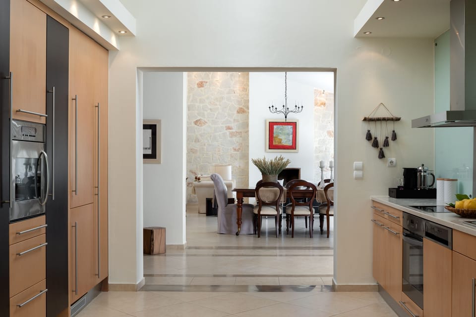 Vibrant second dinning area