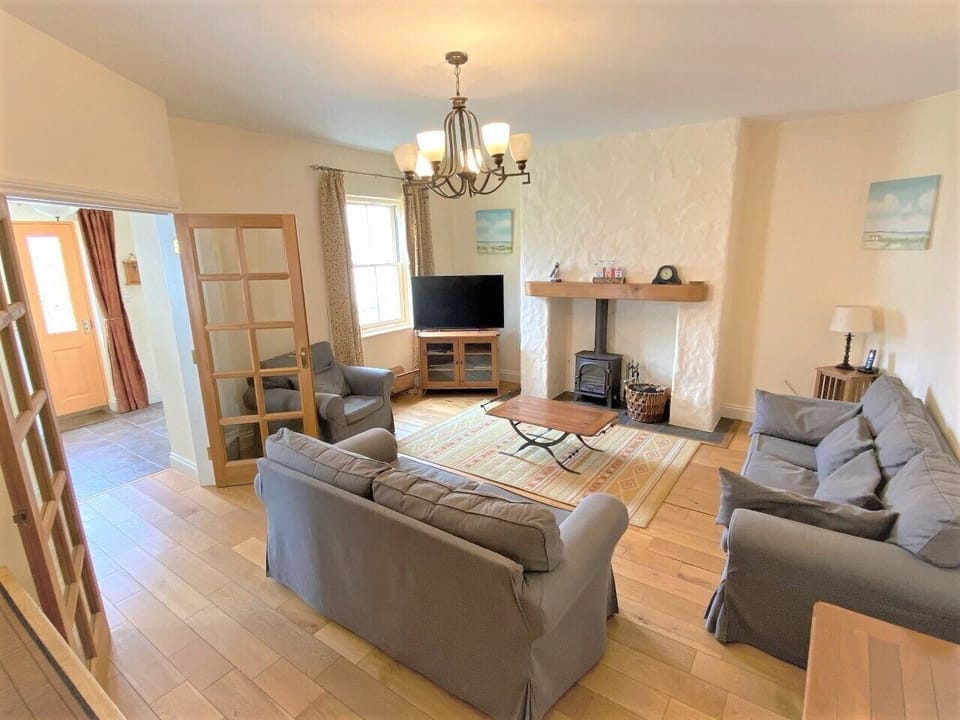 Spacious living area seats 6 adults. Log burner (safety guard under stairs)
