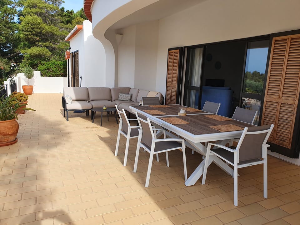 Spacious villa terrace 