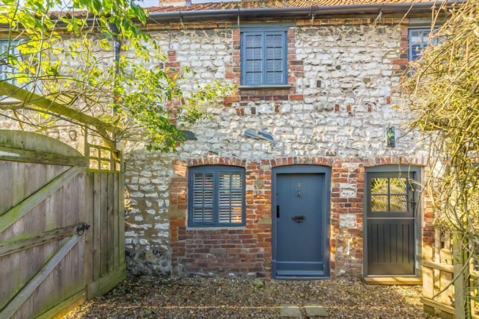 No. 33 Cottage 3, Thornham: Formerly a fisherman's cottage