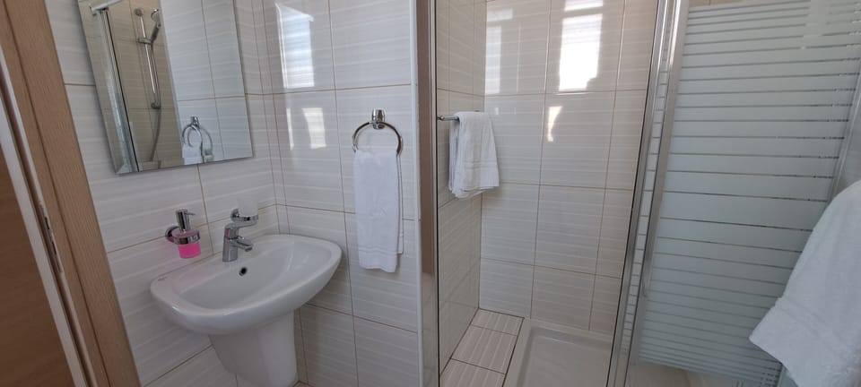 Master en-suite bathroom first floor