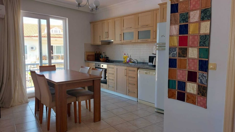 Fully equipped open plan kitchen/living room