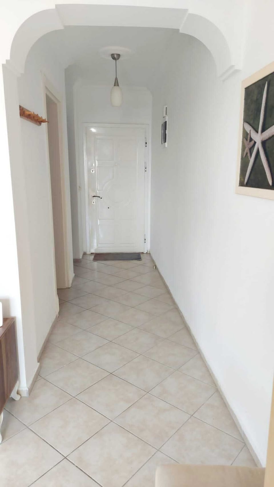 Entrance, 1st bedroom on left