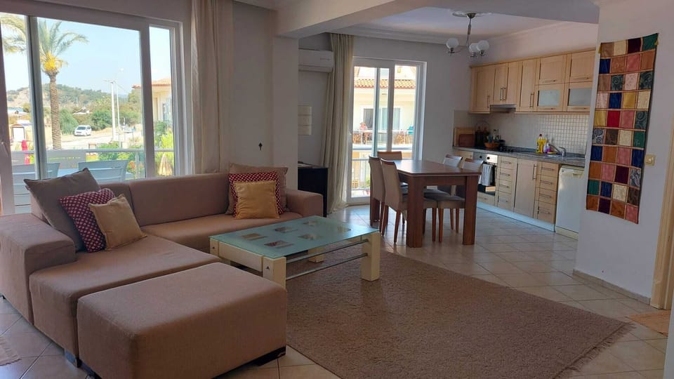 Fully equipped open plan kitchen/living room