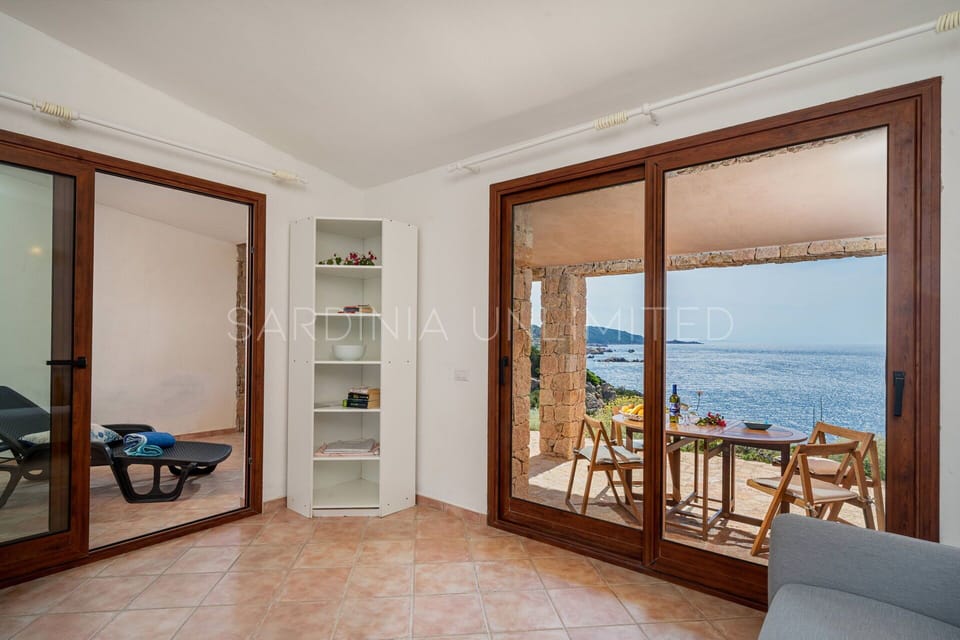 Holiday house for rent in Costa Paradiso with a spectacular sea view living room