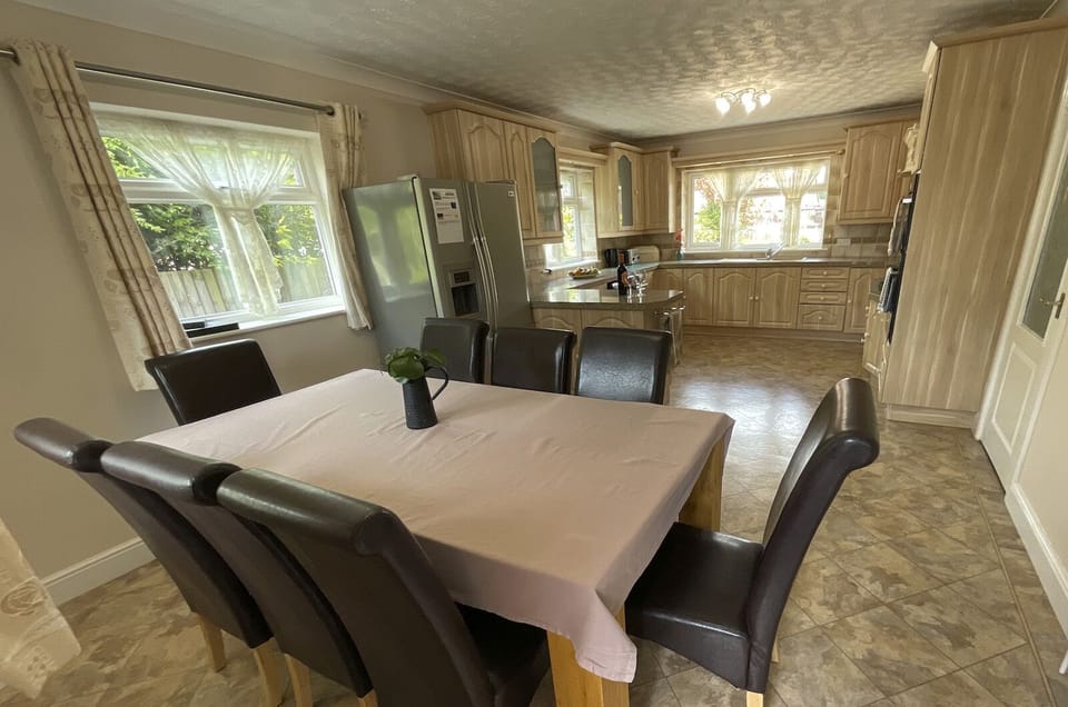 Kitchen table - room for 8 to sit in comfort