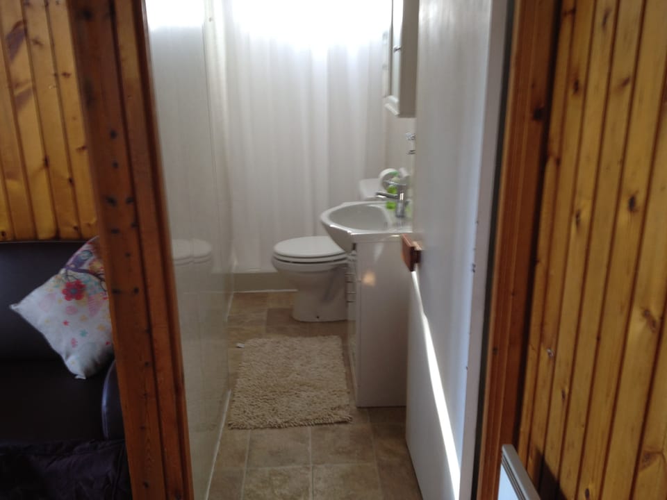 Toilet / shower room