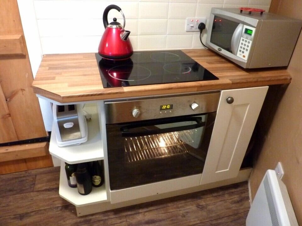 Kitchen with Fan Oven Ceramic hob