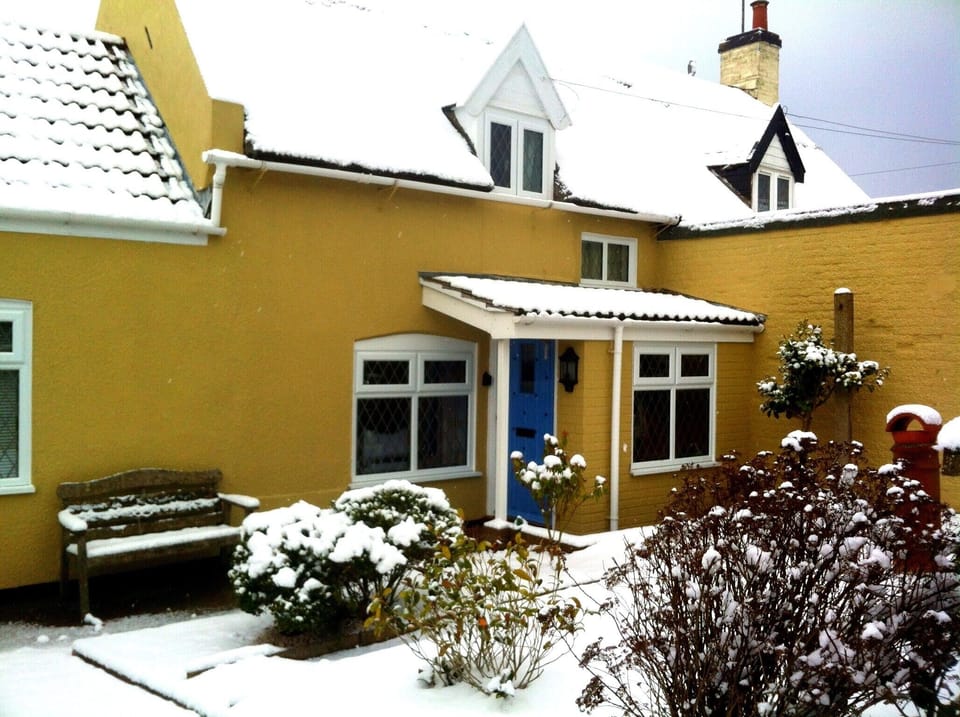 Snowy Admiral cottage