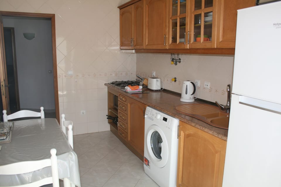 Kitchen towards hallway