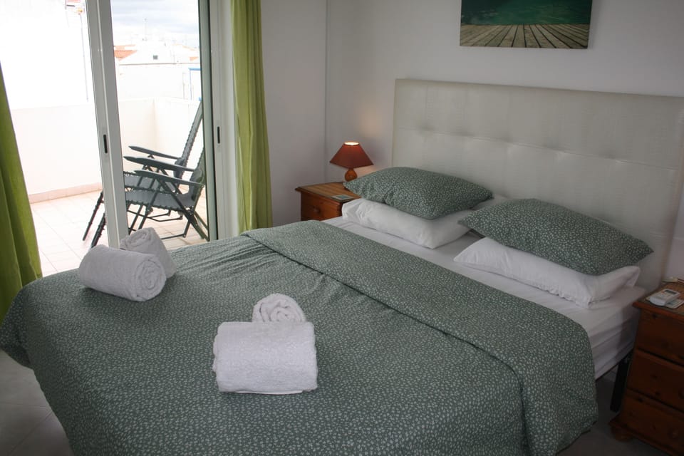 King Size Bed towards Terrace