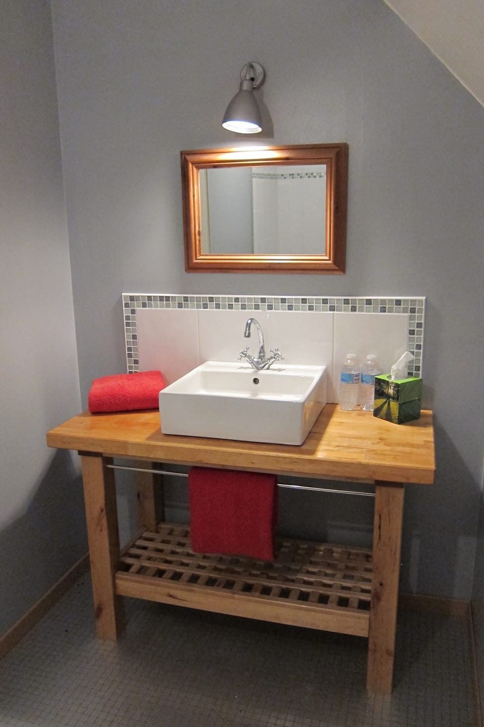 2 Modern, en-suite bathrooms