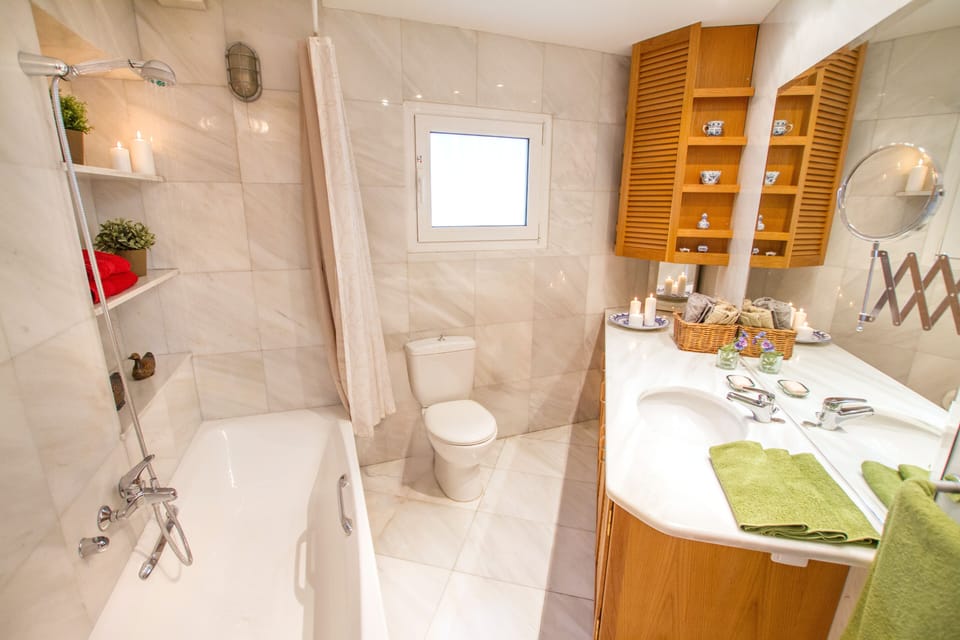 En suite bathroom of bedroom #2
