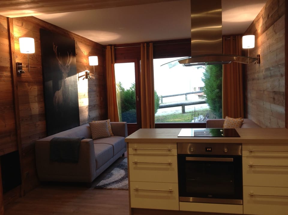 kitchen and lounge
