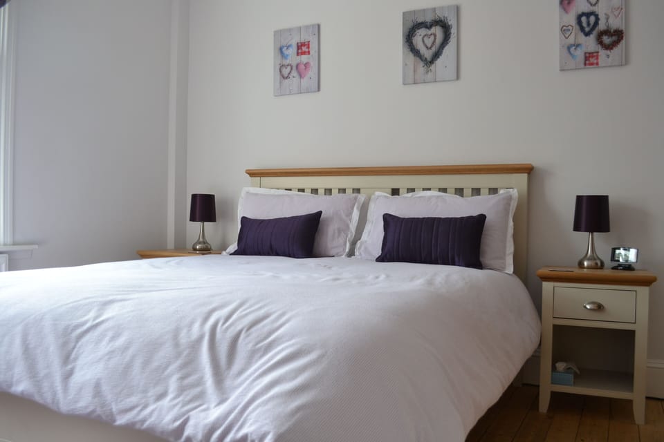 Master Bedroom - King bed