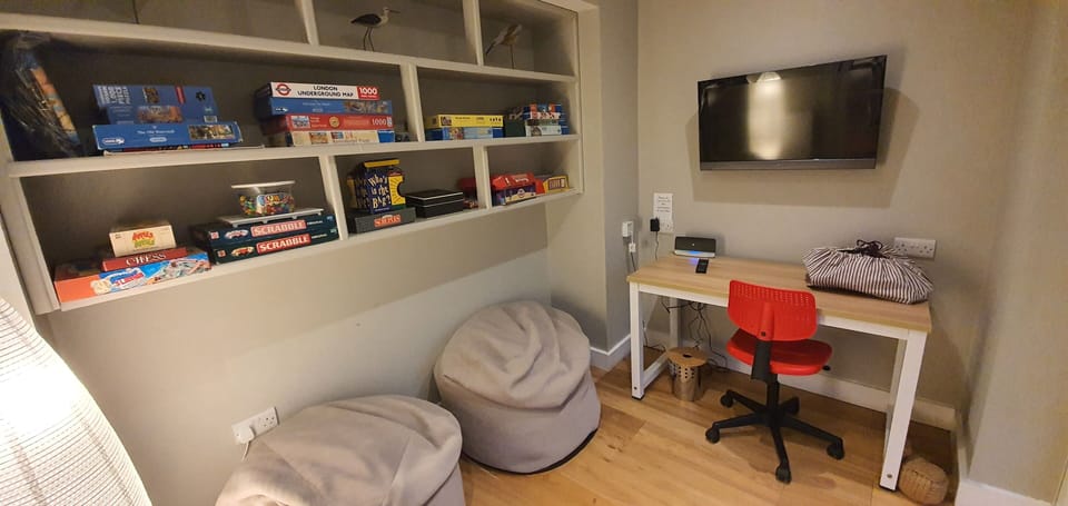 Study with broadbband router & additional TV