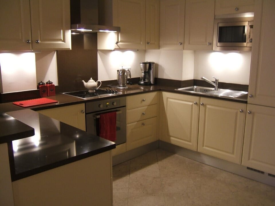 Fully fitted kitchen