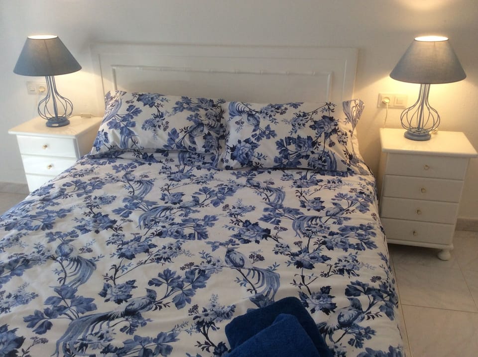 Pretty blue room with aircon & doors to terrace 
