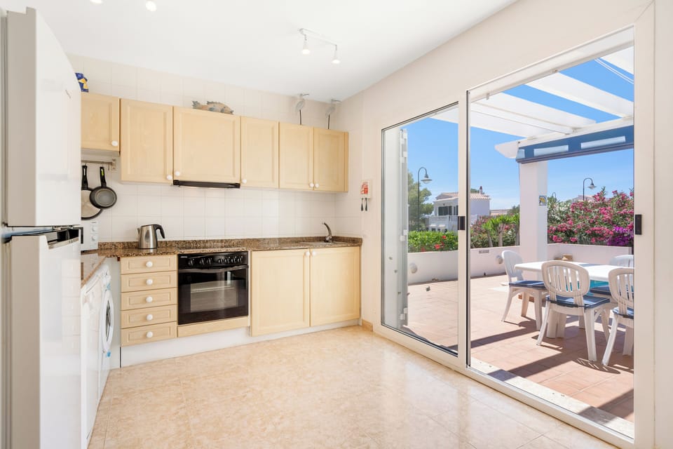 kitchen to pool terrace
