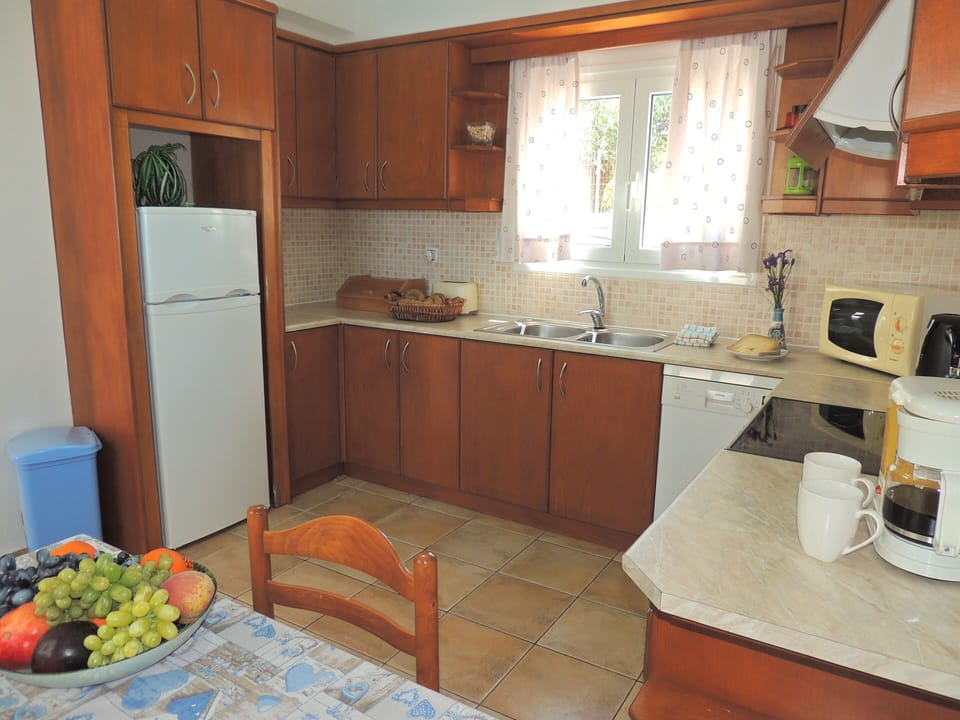 13 Nostalgia fully fitted kitchen.