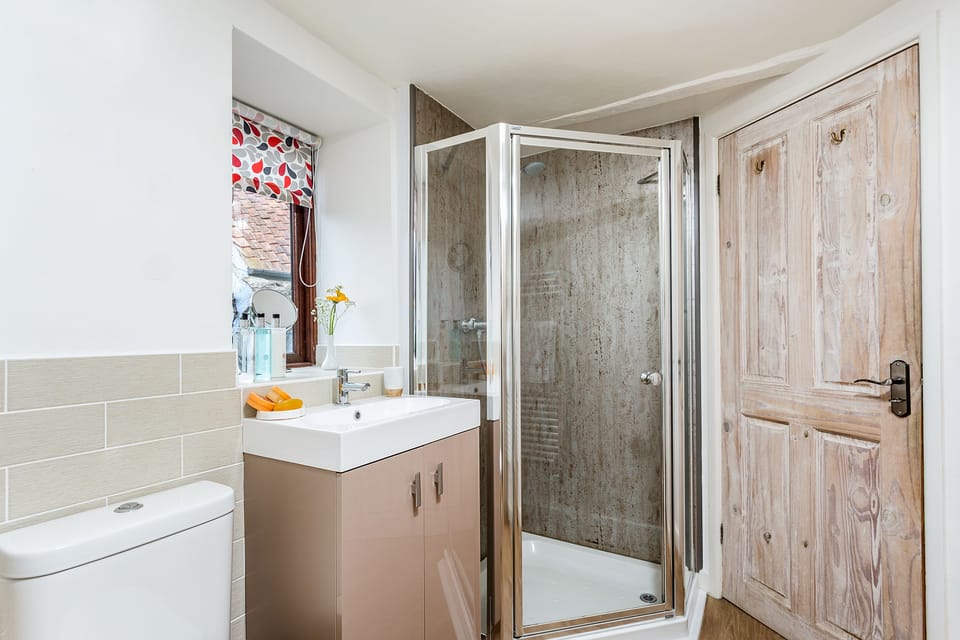 En suite shower room to downstairs bedroom