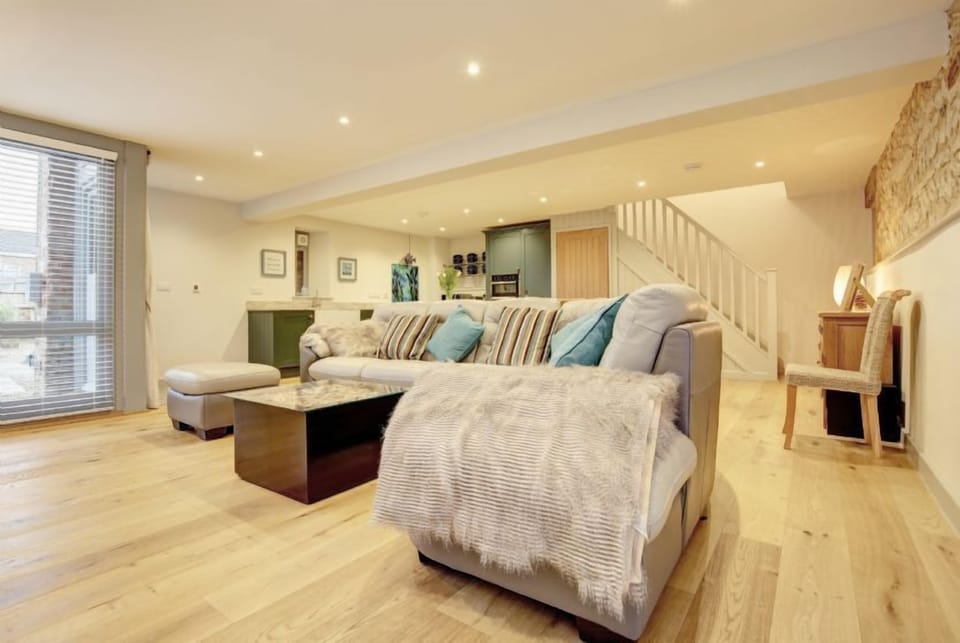 Ground floor: Sitting room with underfloor heating